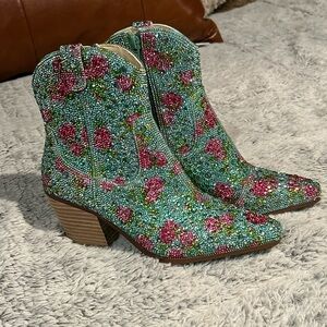 Blue by Betsey Johnson Rhinestone Diva Booties NWOT size 5
